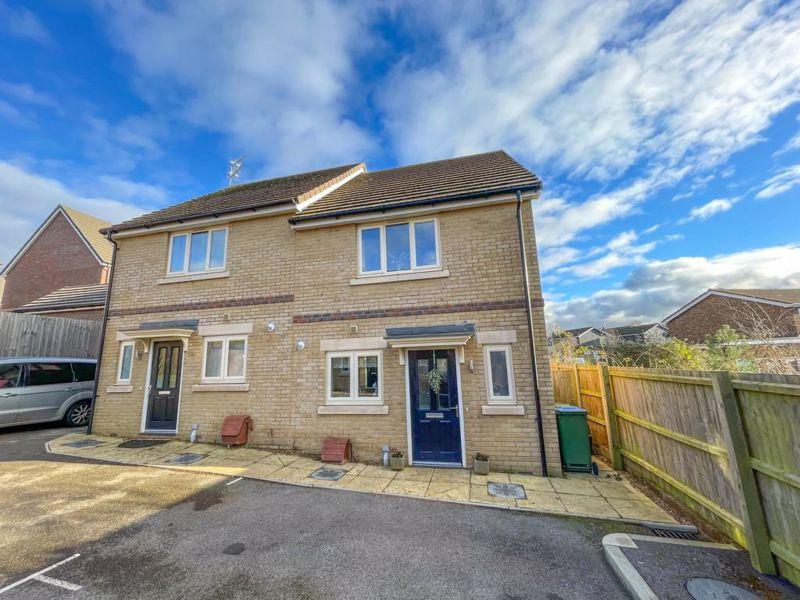 Meadow Way, Wing, Buckinghamshire, LU7 0TG, Leighton Buzzard LU7 2 bed semidetached house for