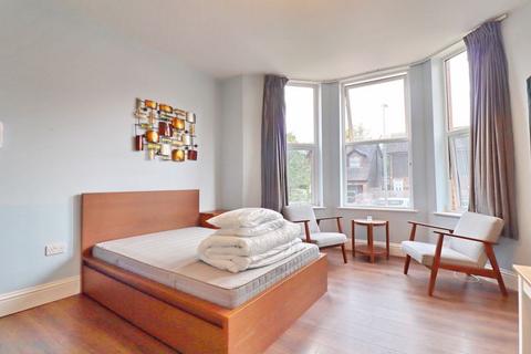 1 bedroom flat for sale, Victoria Crescent, Manchester M30