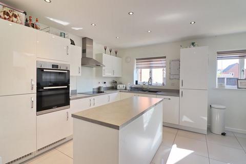 4 bedroom detached house for sale, Bullbridge View, Manchester M28