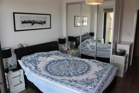 2 bedroom flat to rent - Ottawa House, Albatross Way, London, SE16 7BY