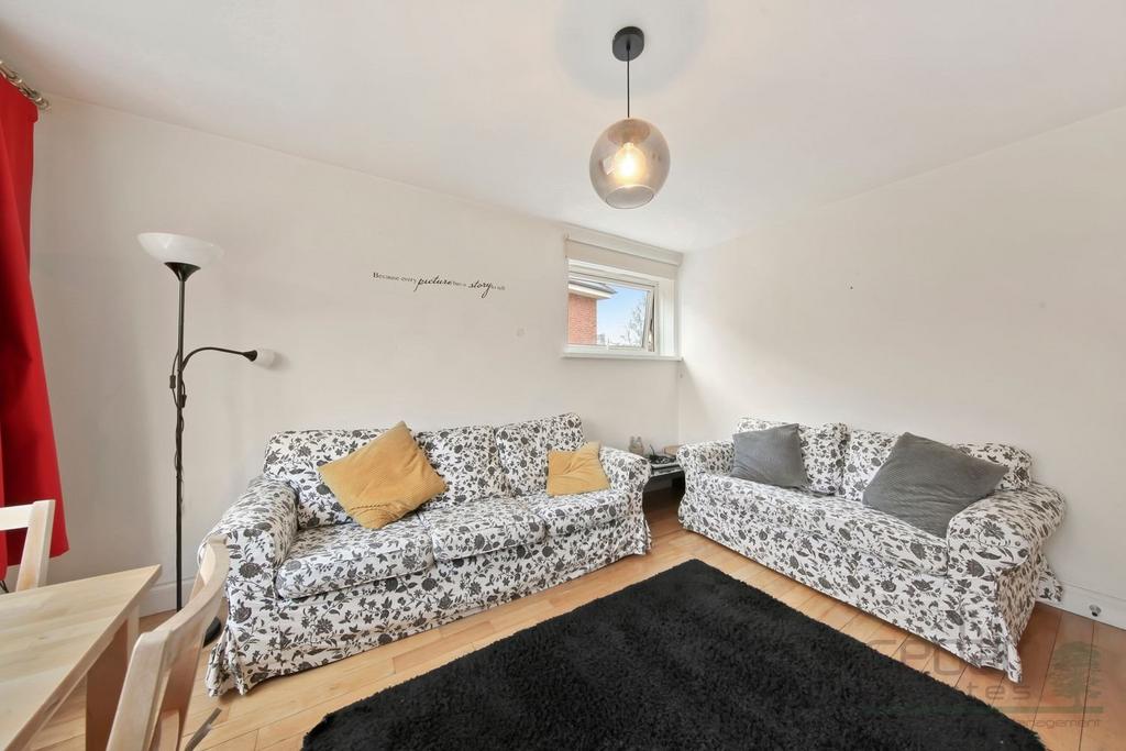 Apartment in Hilgrove Road - View 2