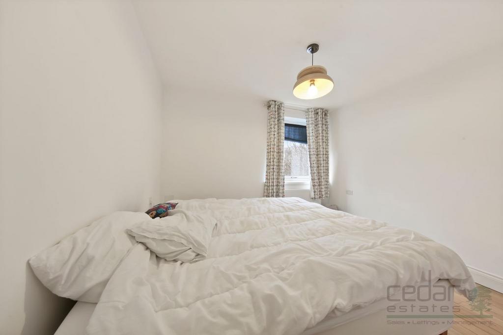 Apartment in Hilgrove Road - More