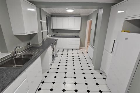 1 bedroom in a house share to rent, Tuckswood Lane - UFM