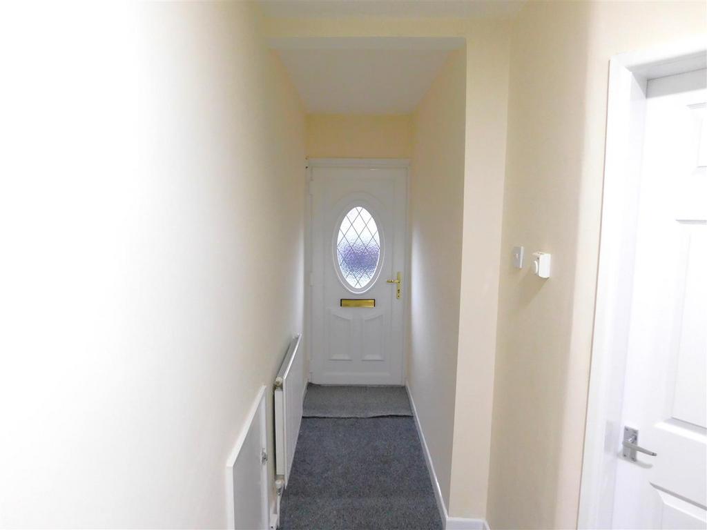 Alan Avenue, Failsworth, Manchester 2 bed semidetached house £1,100