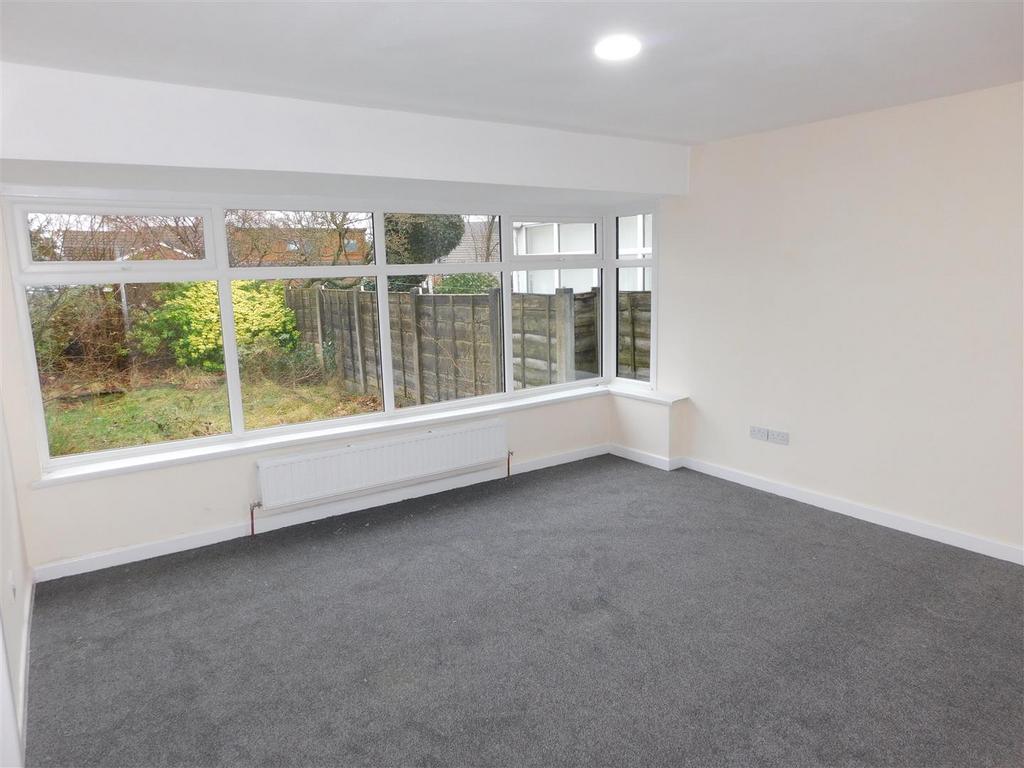 Alan Avenue, Failsworth, Manchester 2 bed semidetached house £1,100