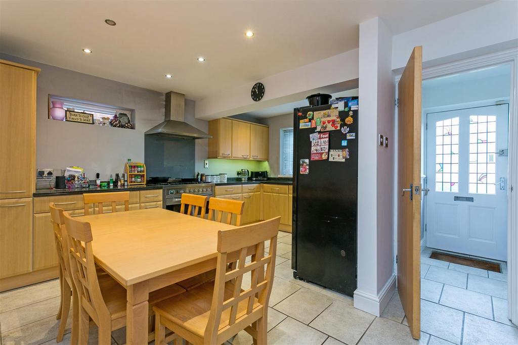 Robinhood Close, Cippenham 3 bed semidetached house for sale £474,950
