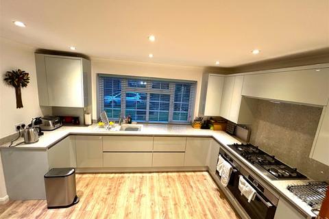 3 Forge Close, Bromley, BR2 7LP