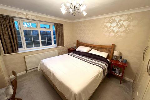 3 Forge Close, Bromley, BR2 7LP
