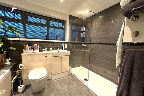 3 Forge Close, Bromley, BR2 7LP