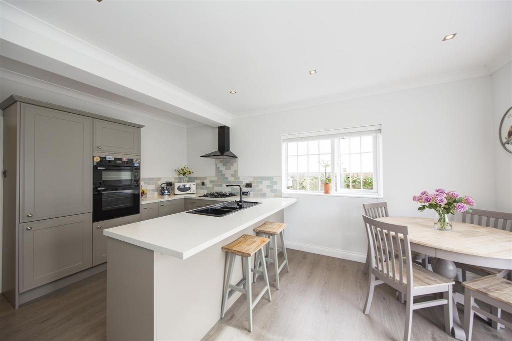 Kitchen Dining Area