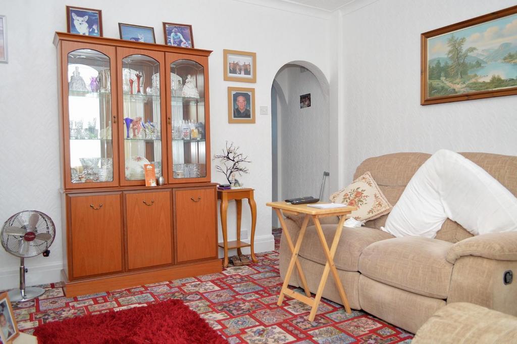 Hadfield Street, Hathershaw, Oldham 2 bed terraced house for sale £