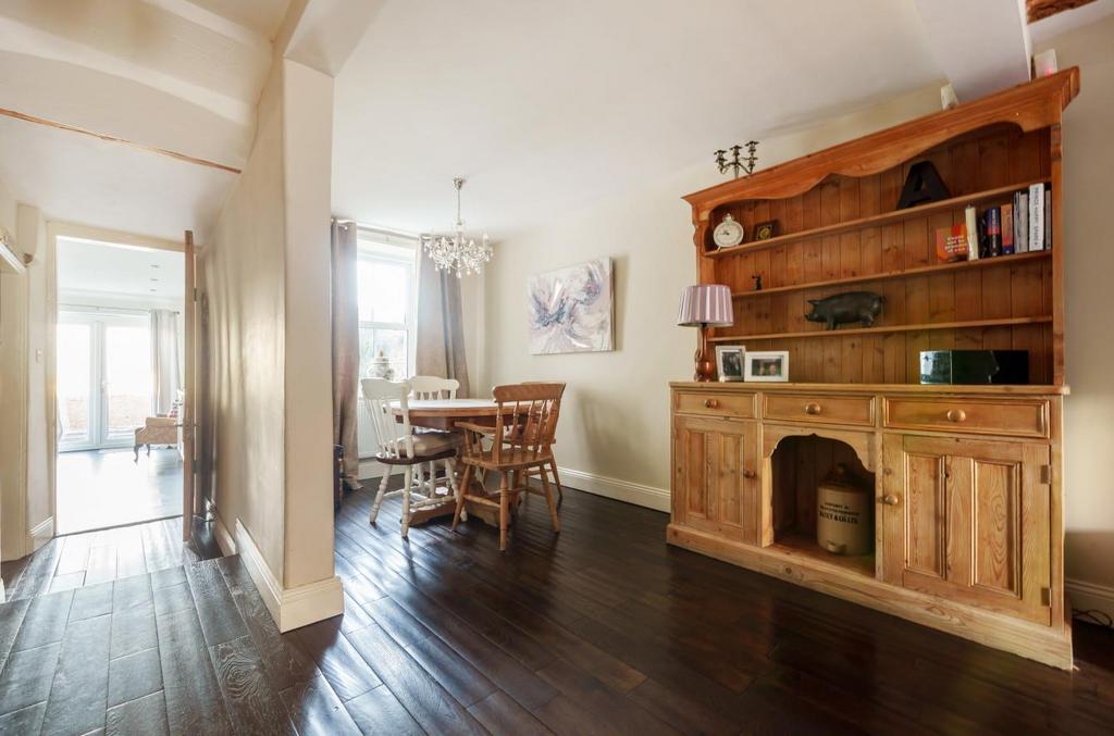 Living/dining room