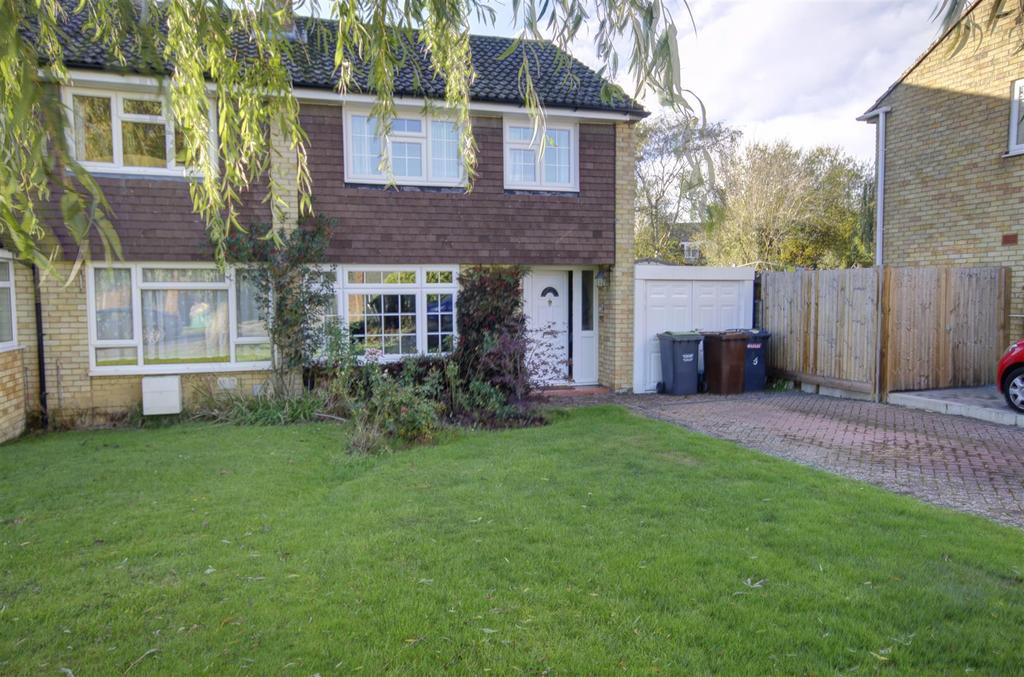 Fleming Way, Tonbridge TN10 3 bed house for sale £399,950