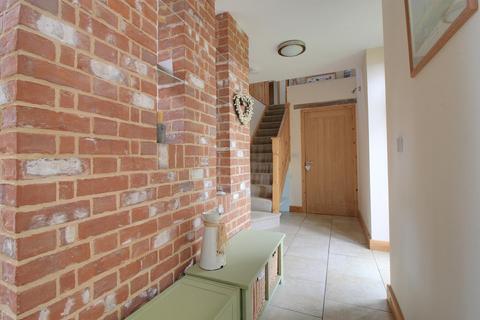 5 bedroom barn conversion to rent - Abbey Lane, Haveringland, Norwich