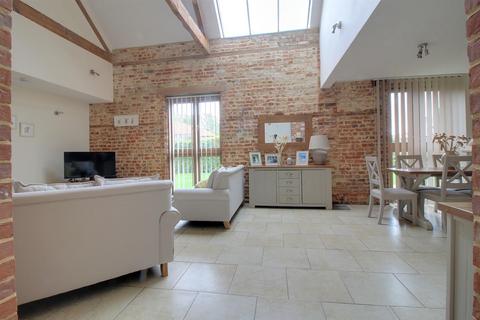 5 bedroom barn conversion to rent - Abbey Lane, Haveringland, Norwich