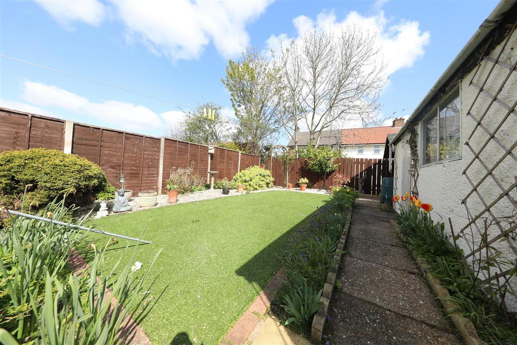 Springfield Way, Anlaby, Hull 2 bed semidetached bungalow £250,000