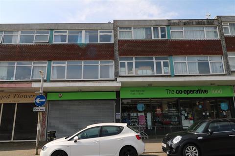 3 bedroom flat to rent, York Parade, Tonbridge TN10