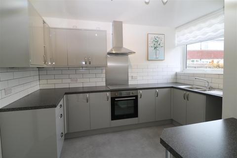 3 bedroom flat to rent, York Parade, Tonbridge TN10