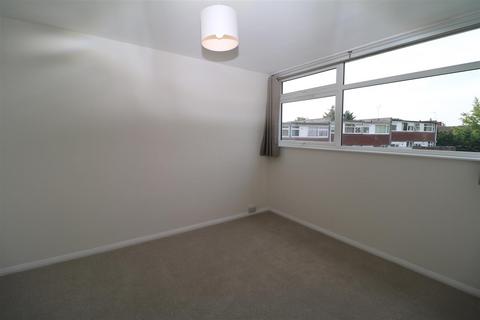 3 bedroom flat to rent, York Parade, Tonbridge TN10