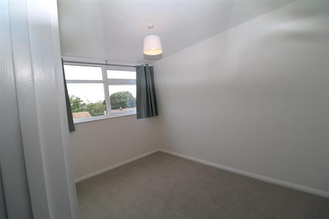 3 bedroom flat to rent, York Parade, Tonbridge TN10