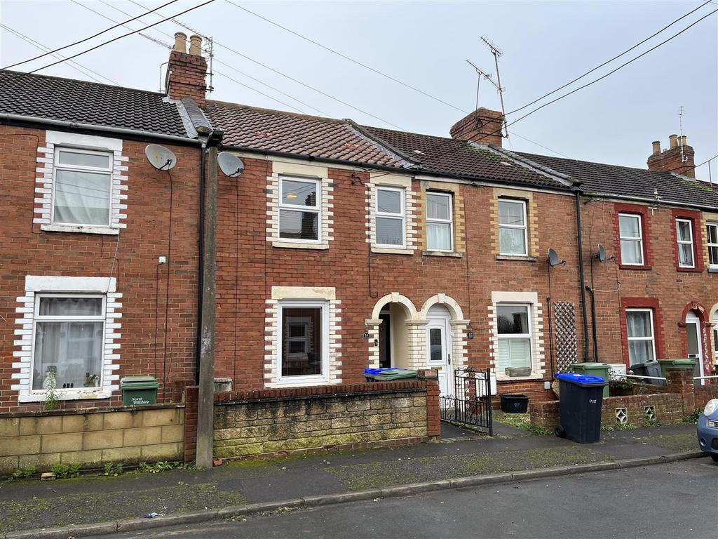 Hawthorn Road, Chippenham SN15 3 bed terraced house for sale £270,000