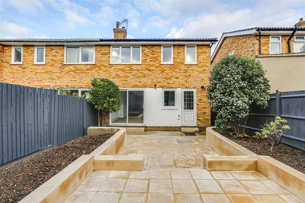 Mount Pleasant, Biggin Hill TN16 3 bed end of terrace house £1,700