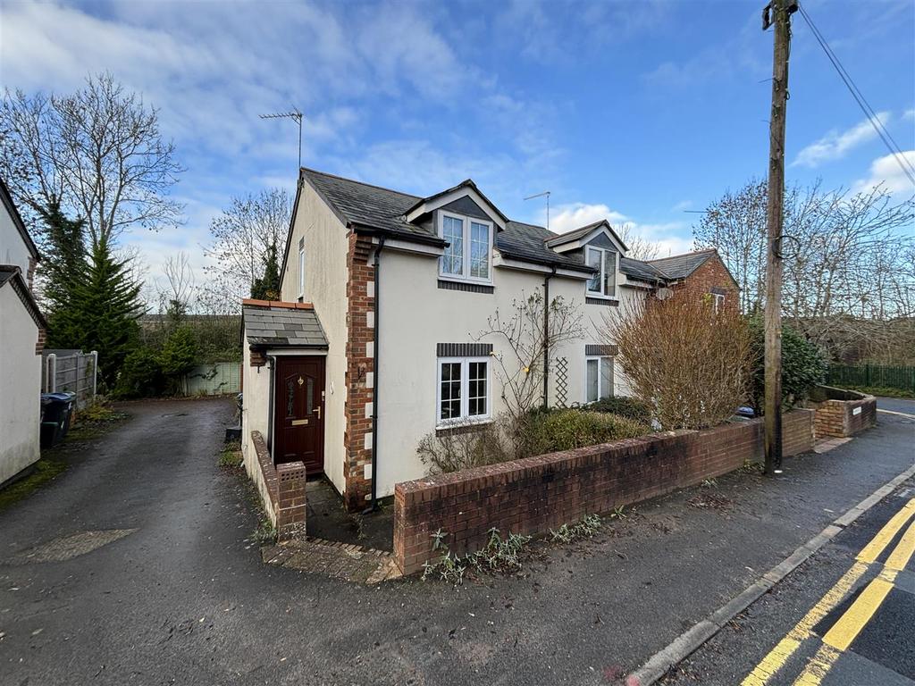 Lowden Parade, Chippenham SN15 2 bed semidetached house for sale £