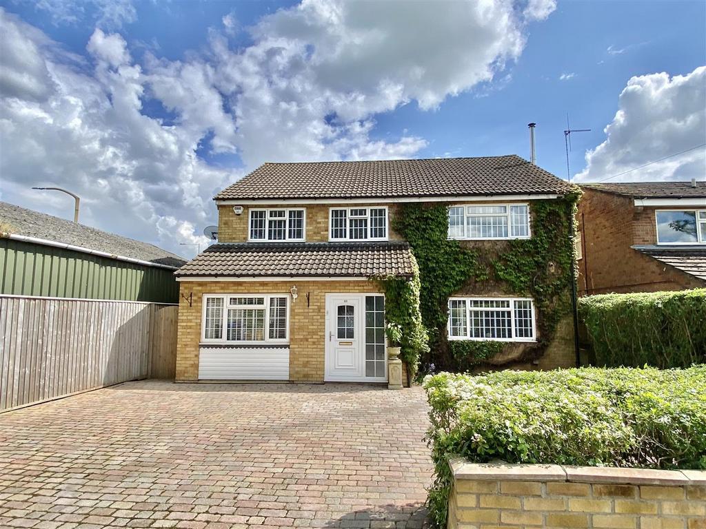 Westcroft, Chippenham SN14 5 bed detached house for sale £497,500