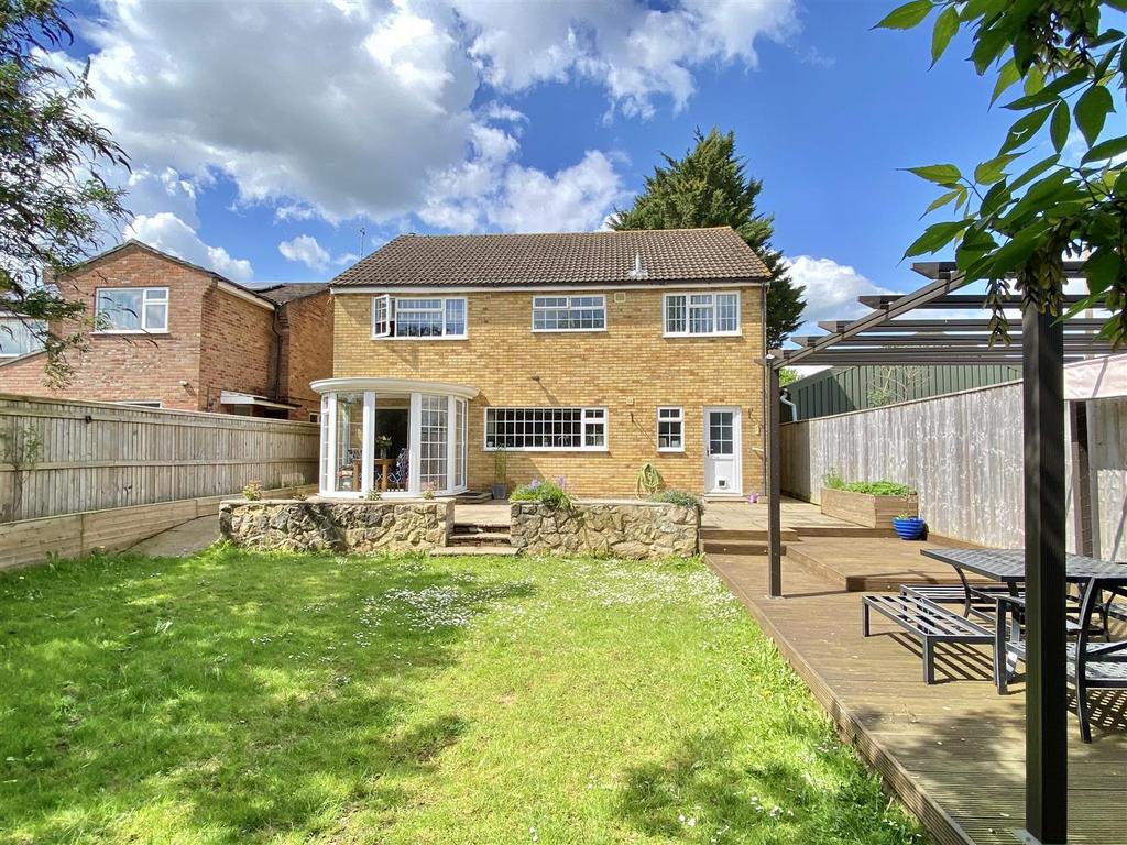 Westcroft, Chippenham SN14 5 bed detached house for sale £497,500