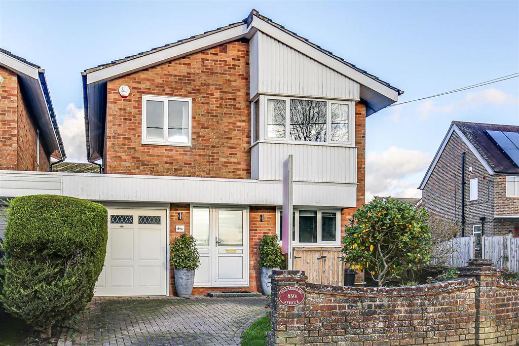 Sutherland Avenue, Biggin Hill TN16 4 bed detached house £2,100 pcm