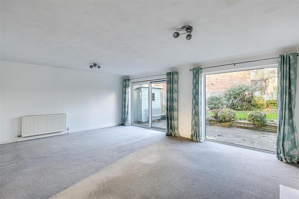 Sutherland Avenue, Biggin Hill TN16 4 bed detached house £2,100 pcm