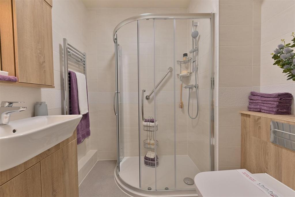 St Andrews Lodge Chippenham  One bed Shower room.j