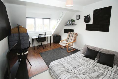 9 Argyle Drive, Chippenham, SN14 6RP