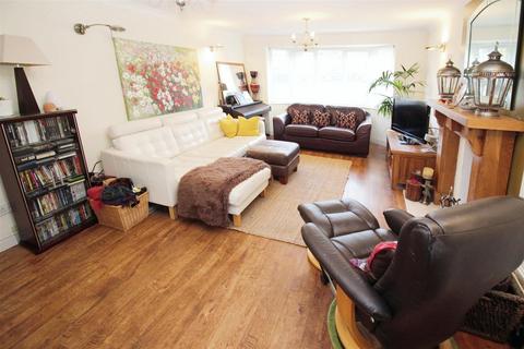 9 Argyle Drive, Chippenham, SN14 6RP