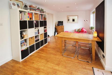 9 Argyle Drive, Chippenham, SN14 6RP