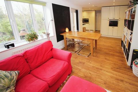 9 Argyle Drive, Chippenham, SN14 6RP