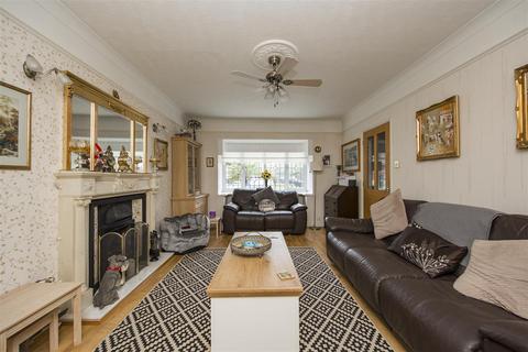 4 bedroom detached house for sale, Tassell Close, East Malling ME19