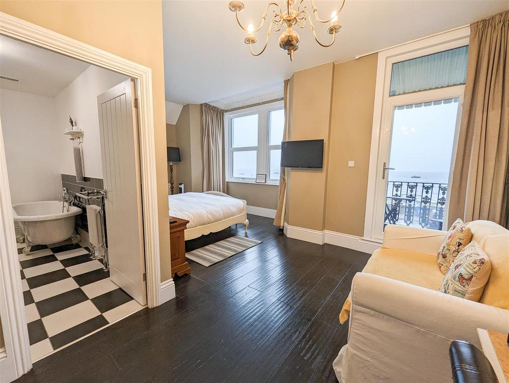 EASTERN ESPLANADE, SouthendOnSea 7 bed house for sale £925,000