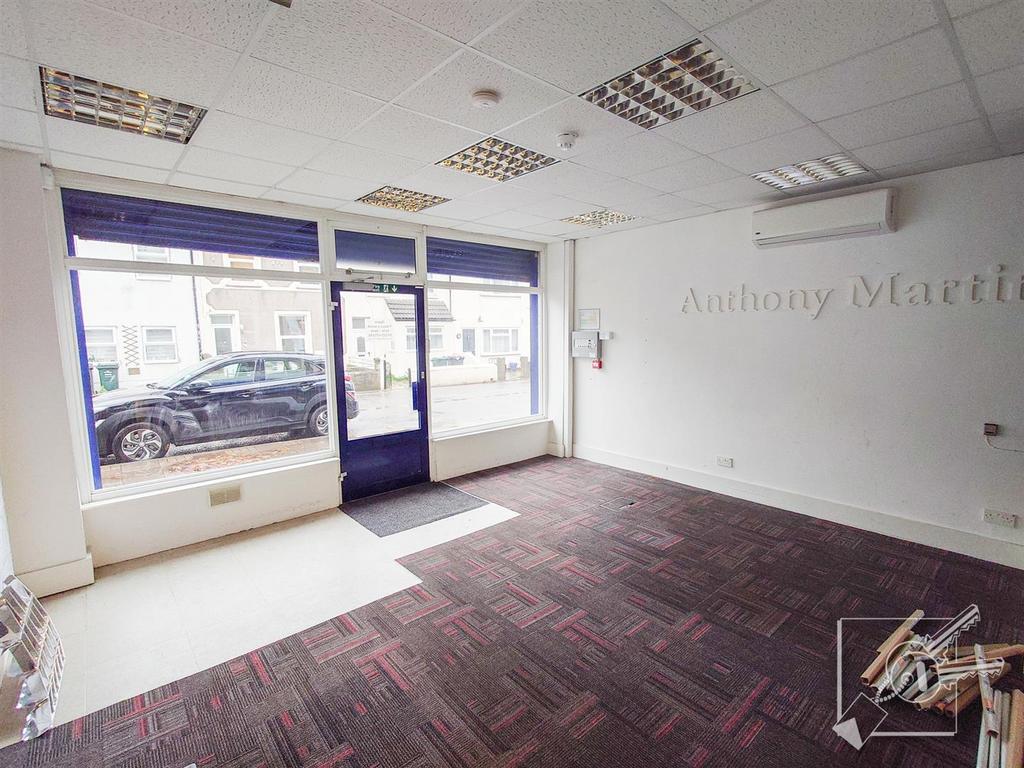 High Street, Shop £1,000 pcm (£231 pw)