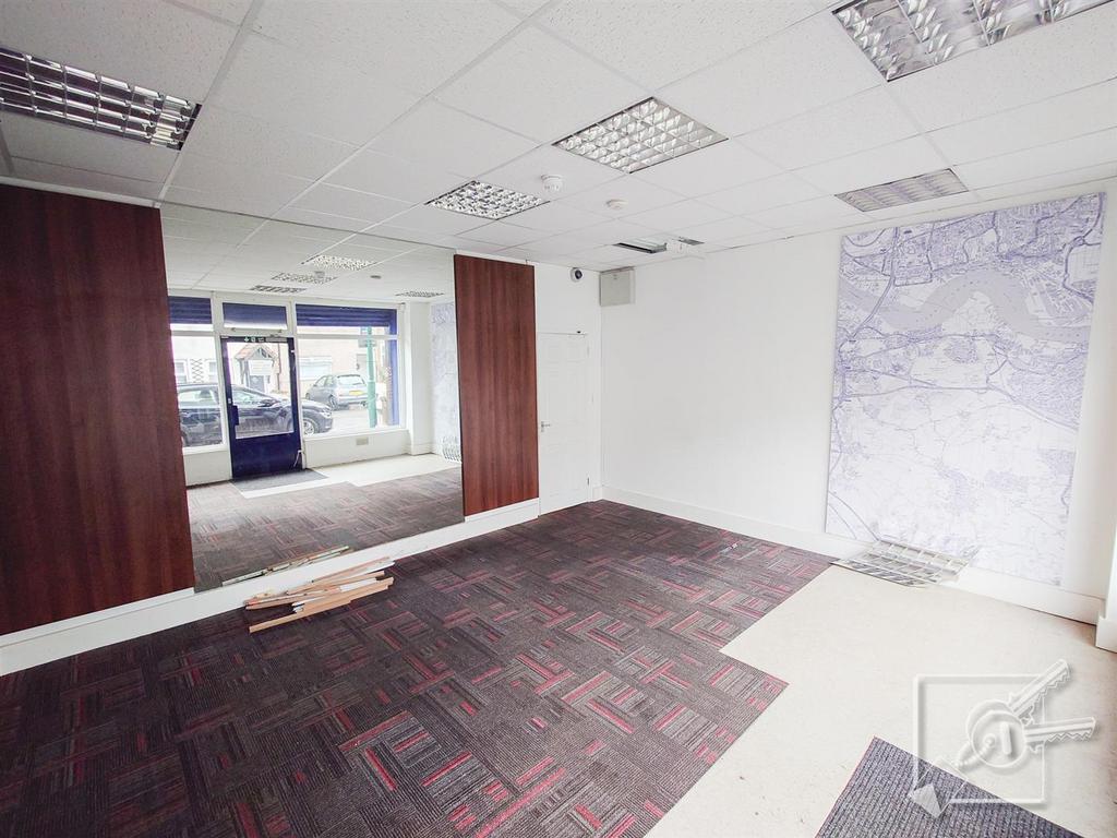 High Street, Shop £1,000 pcm (£231 pw)