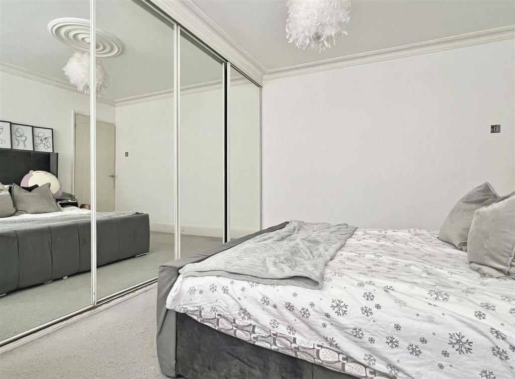 Bed 2.jpg