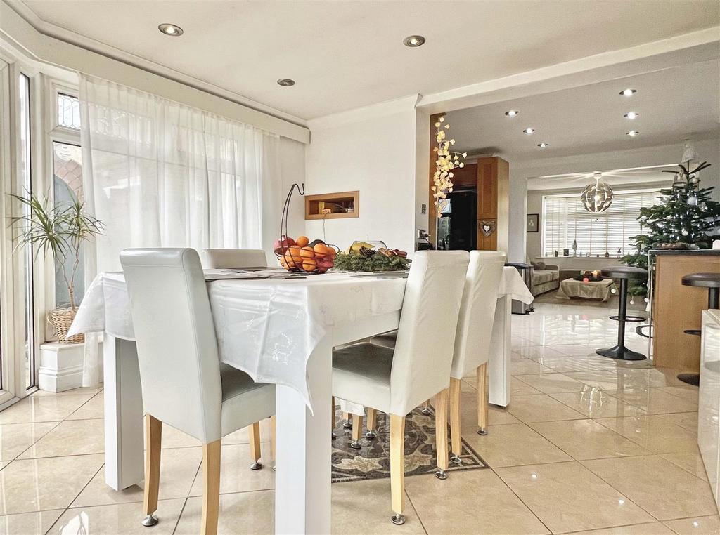 Family Room c.jpg