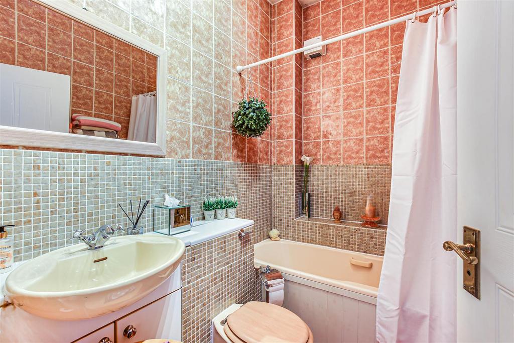 11. Bathroom.jpg