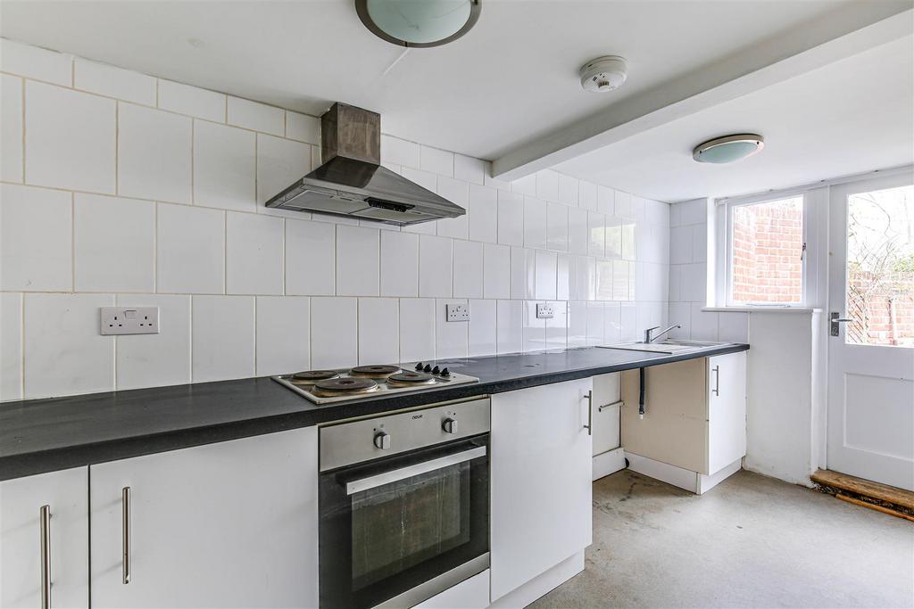6. Kitchen.jpg