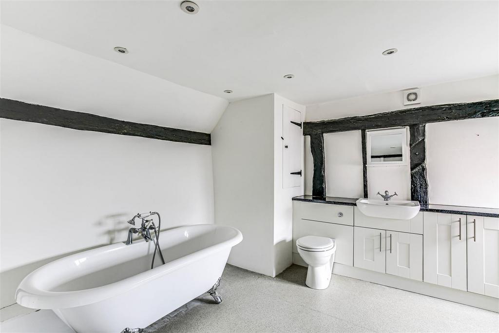 10. Bathroom.jpg