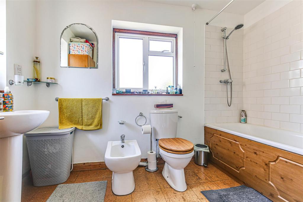 13 Bathroom.jpg