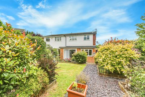 27 Shipfield Close, Tatsfield, Westerham, TN16 2AU