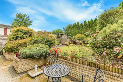 27 Shipfield Close, Tatsfield, Westerham, TN16 2AU