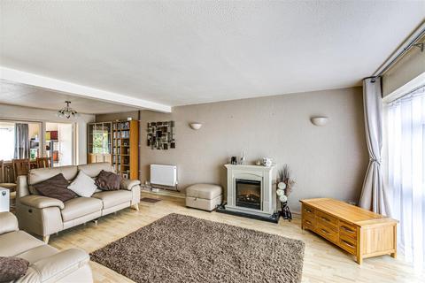 27 Shipfield Close, Tatsfield, Westerham, TN16 2AU