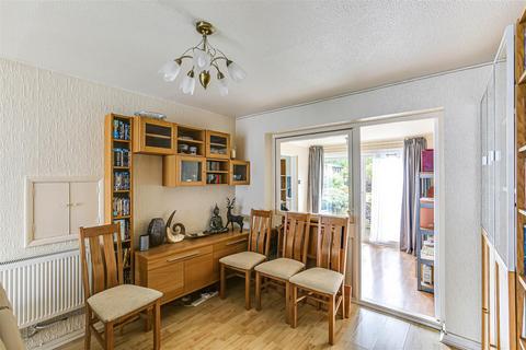 27 Shipfield Close, Tatsfield, Westerham, TN16 2AU